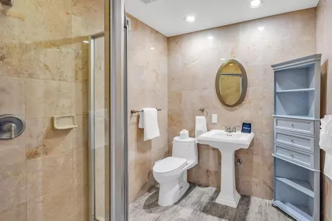 Bath - 600 12th St, Key Colony, FL 33051 photo 1 of 5