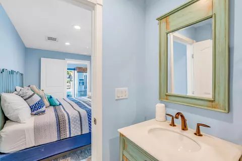 Bath - 600 12th St, Key Colony, FL 33051 photo 5 of 5