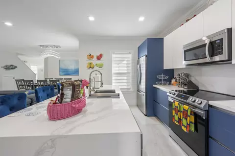 Kitchen - 7213 Simran Ln, Duck Key, FL 33050 photo 4 of 4