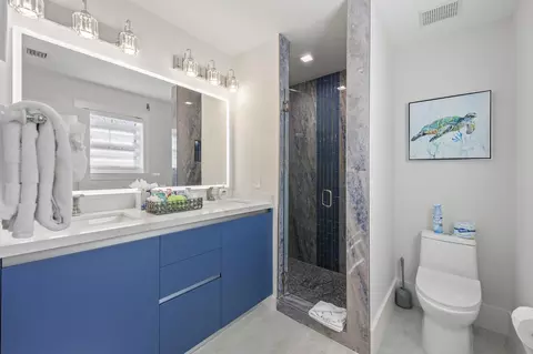 Bath - 7213 Simran Ln, Duck Key, FL 33050 photo 1 of 2