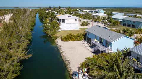 17245 Jamaica Ln, Sugarloaf Key, FL 33042