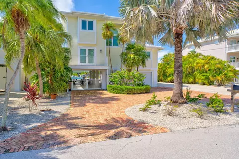 948 Gulf Dr, Summerland Key, FL 33042