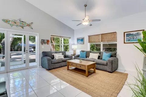 Living - 150 Apache St, Tavernier, FL 33070 photo 2 of 3
