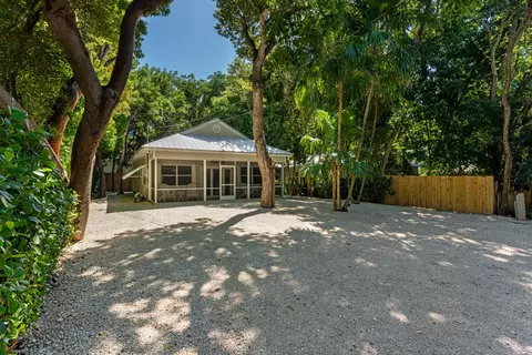 Exterior - 150 Apache St, Tavernier, FL 33070 photo 1 of 6