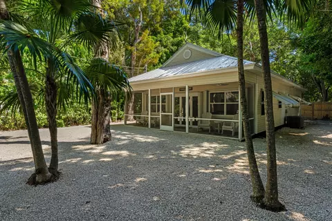 Exterior - 150 Apache St, Tavernier, FL 33070 photo 2 of 6