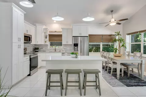 Kitchen - 150 Apache St, Tavernier, FL 33070 photo 3 of 4