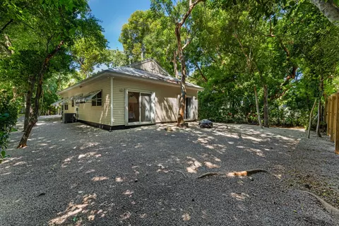 Exterior - 150 Apache St, Tavernier, FL 33070 photo 5 of 6