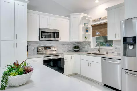 Kitchen - 150 Apache St, Tavernier, FL 33070 photo 1 of 4