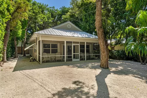 150 Apache St, Tavernier, FL 33070