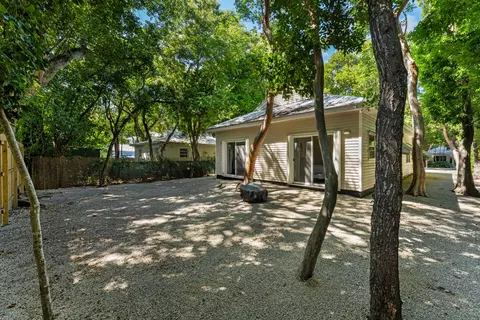 Exterior - 150 Apache St, Tavernier, FL 33070 photo 4 of 6