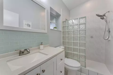 Bath - 150 Apache St, Tavernier, FL 33070 photo 1 of 2