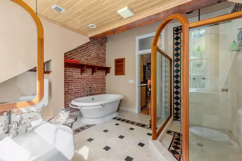 Bath - 103 Front St, Key West, FL 33040 photo 2 of 4