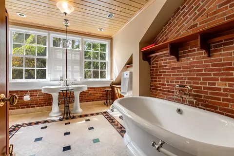 Bath - 103 Front St, Key West, FL 33040 photo 1 of 4