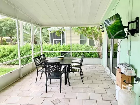 818 S Emerald Dr, Key Largo, FL 33037 photo 2