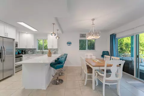Dining - 189 Carroll St, Islamorada, FL 33036 photo 3 of 3