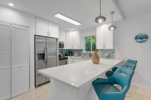 Kitchen - 189 Carroll St, Islamorada, FL 33036 photo 3 of 3