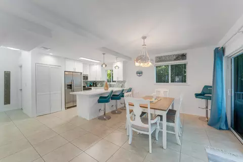 Dining - 189 Carroll St, Islamorada, FL 33036 photo 2 of 3