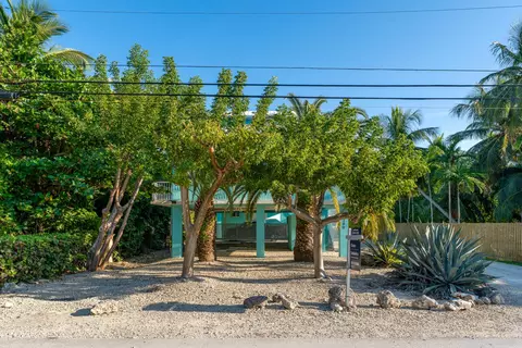 Exterior - 189 Carroll St, Islamorada, FL 33036 photo 4 of 6