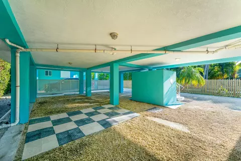 Exterior - 189 Carroll St, Islamorada, FL 33036 photo 5 of 6
