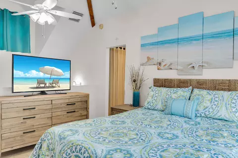 Bedroom - 593 Bonito Ave, Key Largo, FL 33037 photo 11 of 12