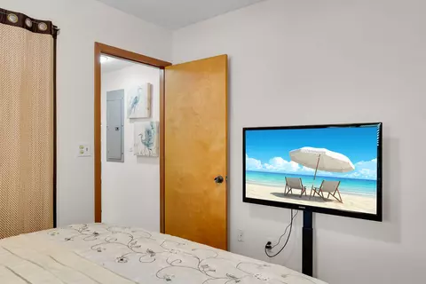 Bedroom - 593 Bonito Ave, Key Largo, FL 33037 photo 6 of 12
