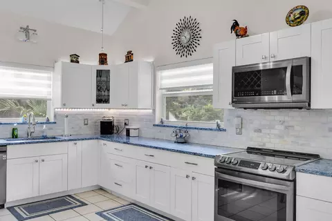 Kitchen - 593 Bonito Ave, Key Largo, FL 33037 photo 1 of 4