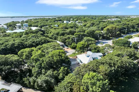 View/Area - 593 Bonito Ave, Key Largo, FL 33037 photo 10 of 13