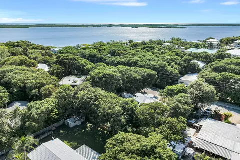View/Area - 593 Bonito Ave, Key Largo, FL 33037 photo 3 of 13