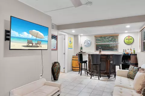 Living - 593 Bonito Ave, Key Largo, FL 33037 photo 2 of 5