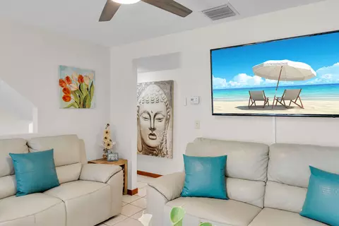 Living - 593 Bonito Ave, Key Largo, FL 33037 photo 5 of 5