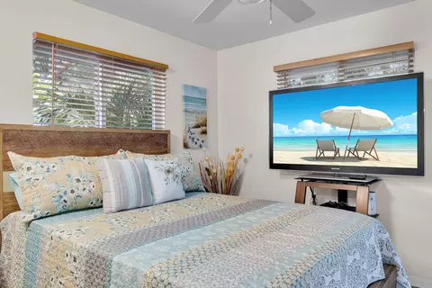 Bedroom - 593 Bonito Ave, Key Largo, FL 33037 photo 1 of 12