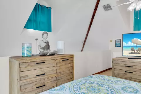 Bedroom - 593 Bonito Ave, Key Largo, FL 33037 photo 10 of 12