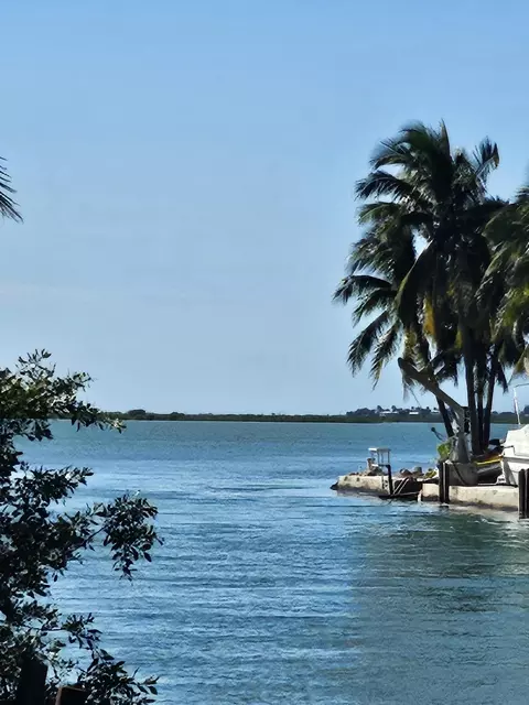 17171 Seagrape Ln, Sugarloaf Key, FL 33042