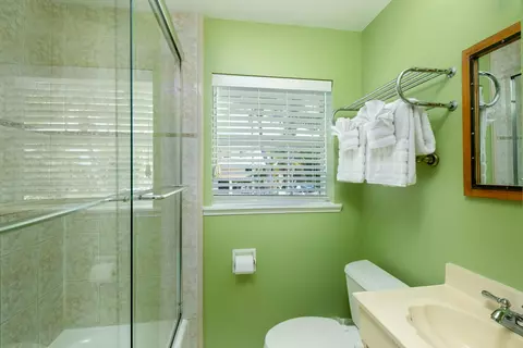 Bath - 1202 Mockingbird Rd, Key Largo, FL 33037 photo 1 of 3