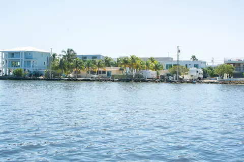 31364 Avenue J, Big Pine Key, FL 33043