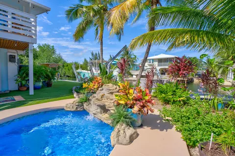 29039 Cedar Dr, Big Pine Key, FL 33043 photo 2