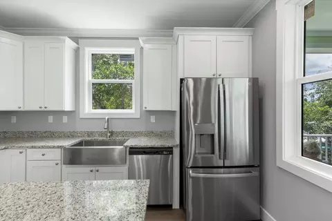 Kitchen - 31349 Avenue C, Big Pine Key, FL 33043 photo 3 of 6