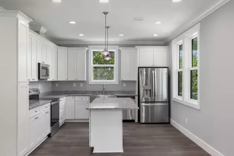Kitchen - 31349 Avenue C, Big Pine Key, FL 33043 photo 1 of 6