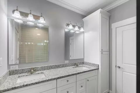 Bath - 31349 Avenue C, Big Pine Key, FL 33043 photo 2 of 4