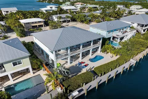 View/Area - 207 E Bruce Ct, Marathon, FL 33050 photo 2 of 7