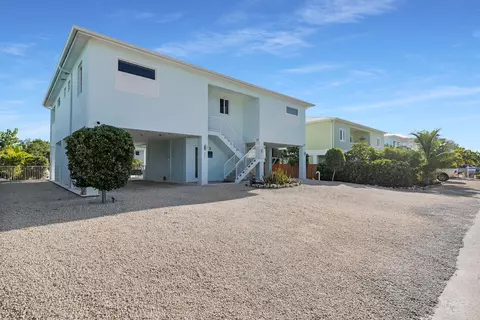 Exterior - 207 E Bruce Ct, Marathon, FL 33050 photo 2 of 12