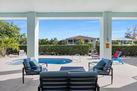 Exterior - 207 E Bruce Ct, Marathon, FL 33050 photo 10 of 12