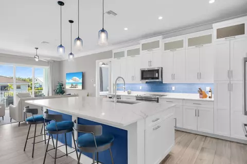 Kitchen - 207 E Bruce Ct, Marathon, FL 33050 photo 4 of 8