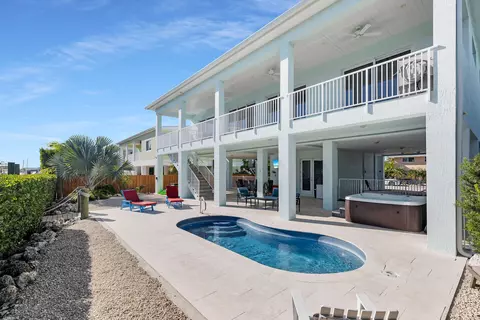 Exterior - 207 E Bruce Ct, Marathon, FL 33050 photo 1 of 12