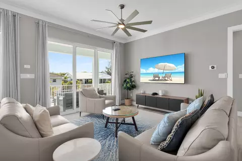 Living - 207 E Bruce Ct, Marathon, FL 33050 photo 2 of 4