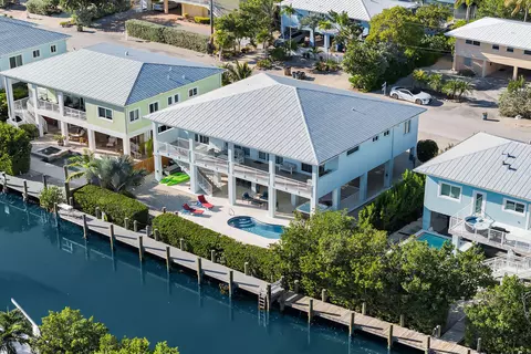 View/Area - 207 E Bruce Ct, Marathon, FL 33050 photo 3 of 7