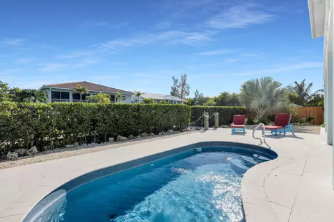 Exterior - 207 E Bruce Ct, Marathon, FL 33050 photo 9 of 12