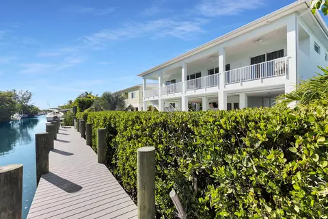 Exterior - 207 E Bruce Ct, Marathon, FL 33050 photo 7 of 12