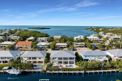 View/Area - 207 E Bruce Ct, Marathon, FL 33050 photo 4 of 7