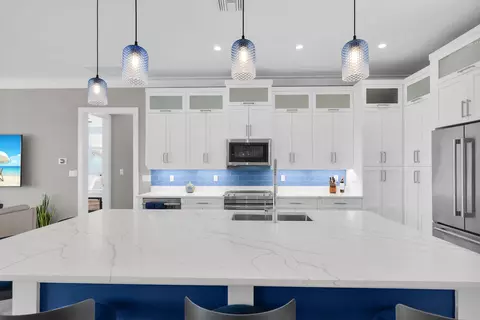Kitchen - 207 E Bruce Ct, Marathon, FL 33050 photo 5 of 8